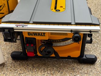 DEWALT 8 1/4 in Compact Jobsite Table Saw Corded
