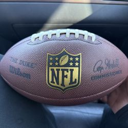 MEN’S WILSON THE DUKE REGULATION FOOTBALL (pumped)