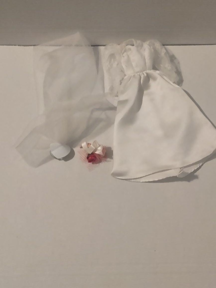 Vintage Lot of Barbie Weddings Clothing Dress Veil Bouquet  