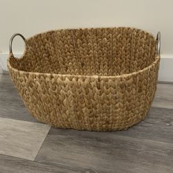 Storage Basket With Metal Stand 