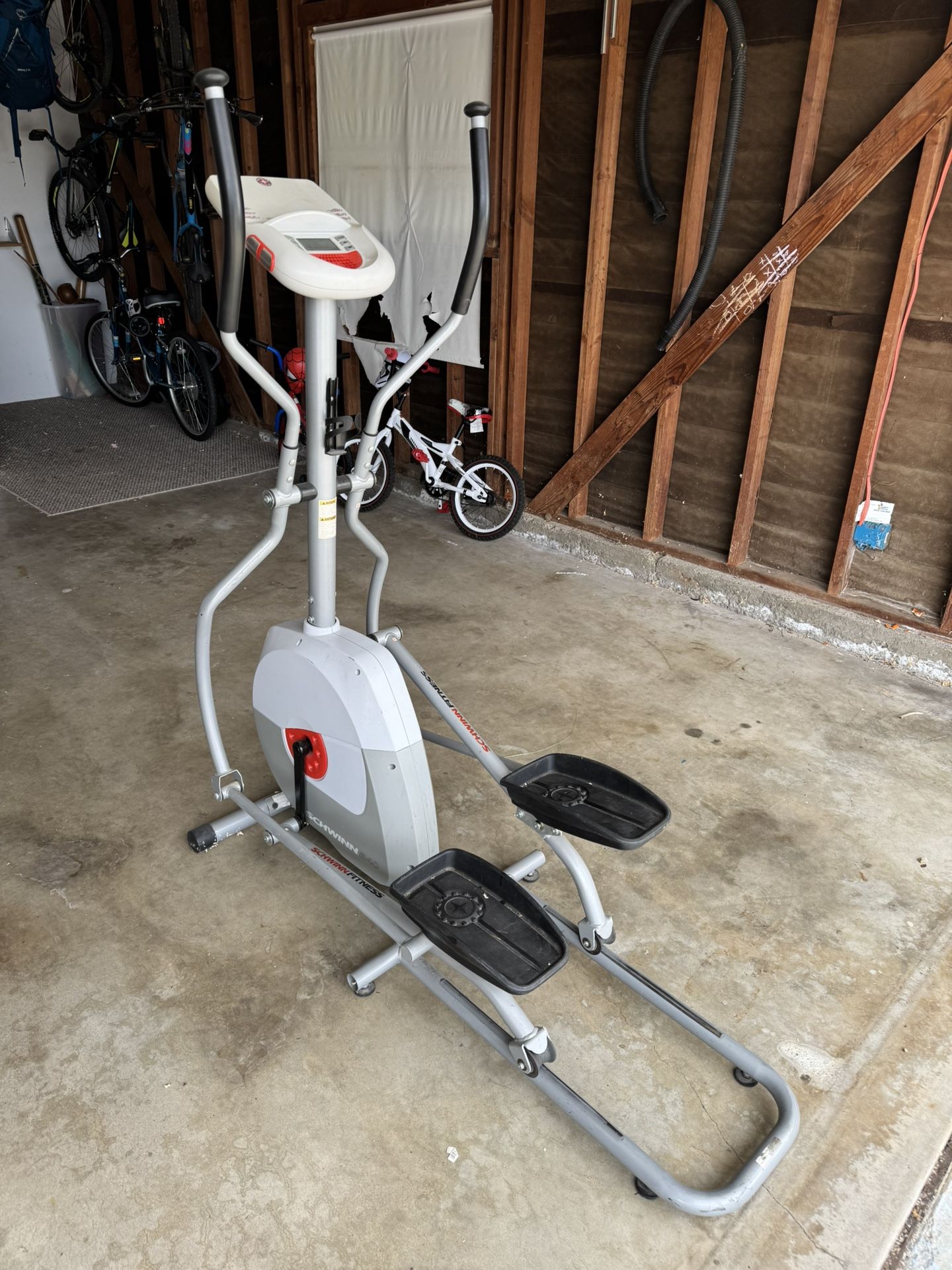 Elliptical Machine - Battery Powered - Schwinn Fitness