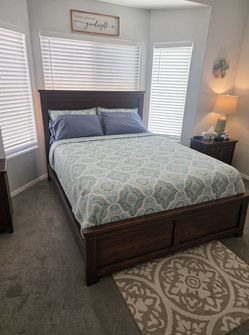 Dark Wood Queen Bed Frame with Footboard