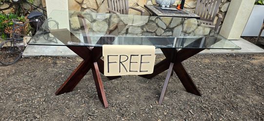 Free Dining Table