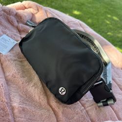 Black & Silver Lululemon Fanny Pack 