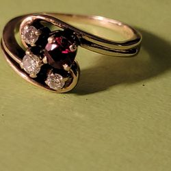 14k Gold Ring With 3 Authentic Diamonds And  a Ruby