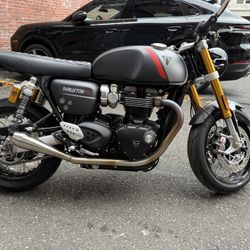 Triumph Thruxton RS 2022