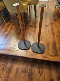 Speakers stand