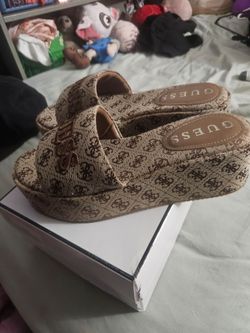 Guess Womens Bintai Platform Brown Logo