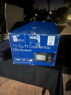 Insignia 1.1 Cu Ft Countertop Microwave
