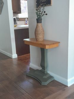 Accent table