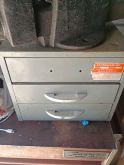 3 drawer cabinet with hardware