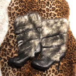Woman’s Fur Boots Isabel Toledo Size 8 1/2