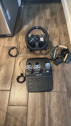 Logitec G920. Steering wheel and gas peddles
