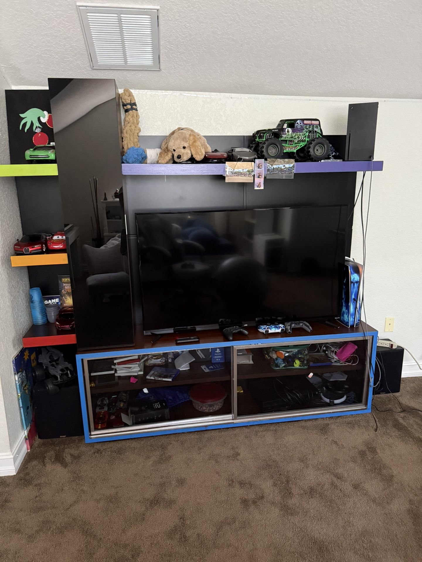 TV stand/entertainment center