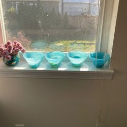 4 Glass Bowls