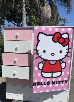Large Pacoima Hello Kitty 