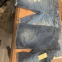 Denim Shorts Slim Fit NWT (2 Oncluded$
