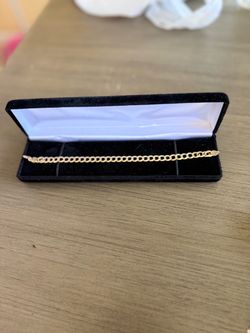 Gold Curb Link Chain Bracelet
