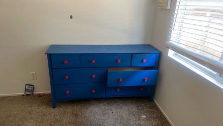 8 drawers solid wood old school dresser