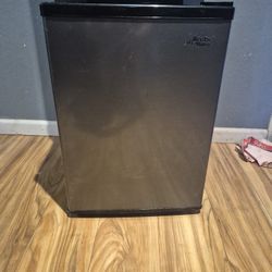 Arctic King Mini Fridge 