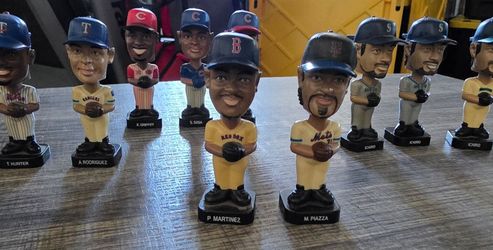 Mini bobbleheads.