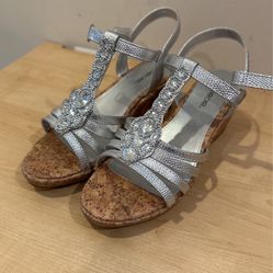Girls Cherokee size 4 dressy silver heeled sandals with rhinestones