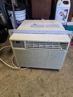 GE Window Air Conditioner Unit