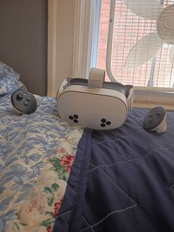 Meta Quest 3 VR Headset with Controllers