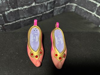 Vintage 2000 Vandor I Dream of Jeannie Shoe Salt & Pepper Shakers NIB