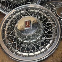 Oldsmobile Hubcaps 15” Wires