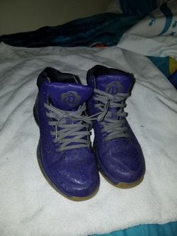 Girls size 5.. maybe 3 in boys