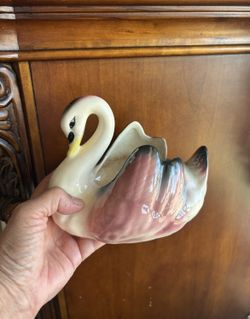 SWAN SERENE PLANTER $10. New!