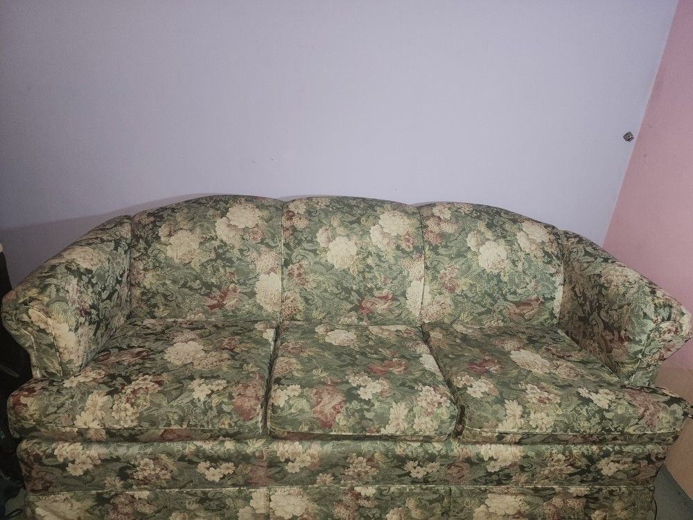 Guest Room Couch (Like New Condition)