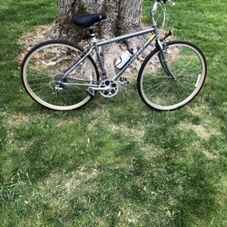 28” Giant Hybrid Bike 