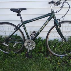 Trek 7200 Multi Track,21 Speeds,700v Rims, Continental Gator Skin Tires,17.5 Inch Bike 