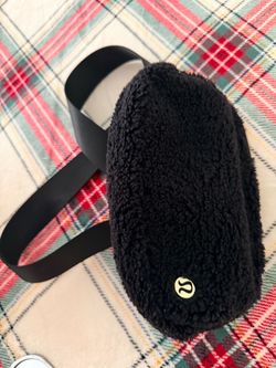 Lululemon Sherpa crossbody