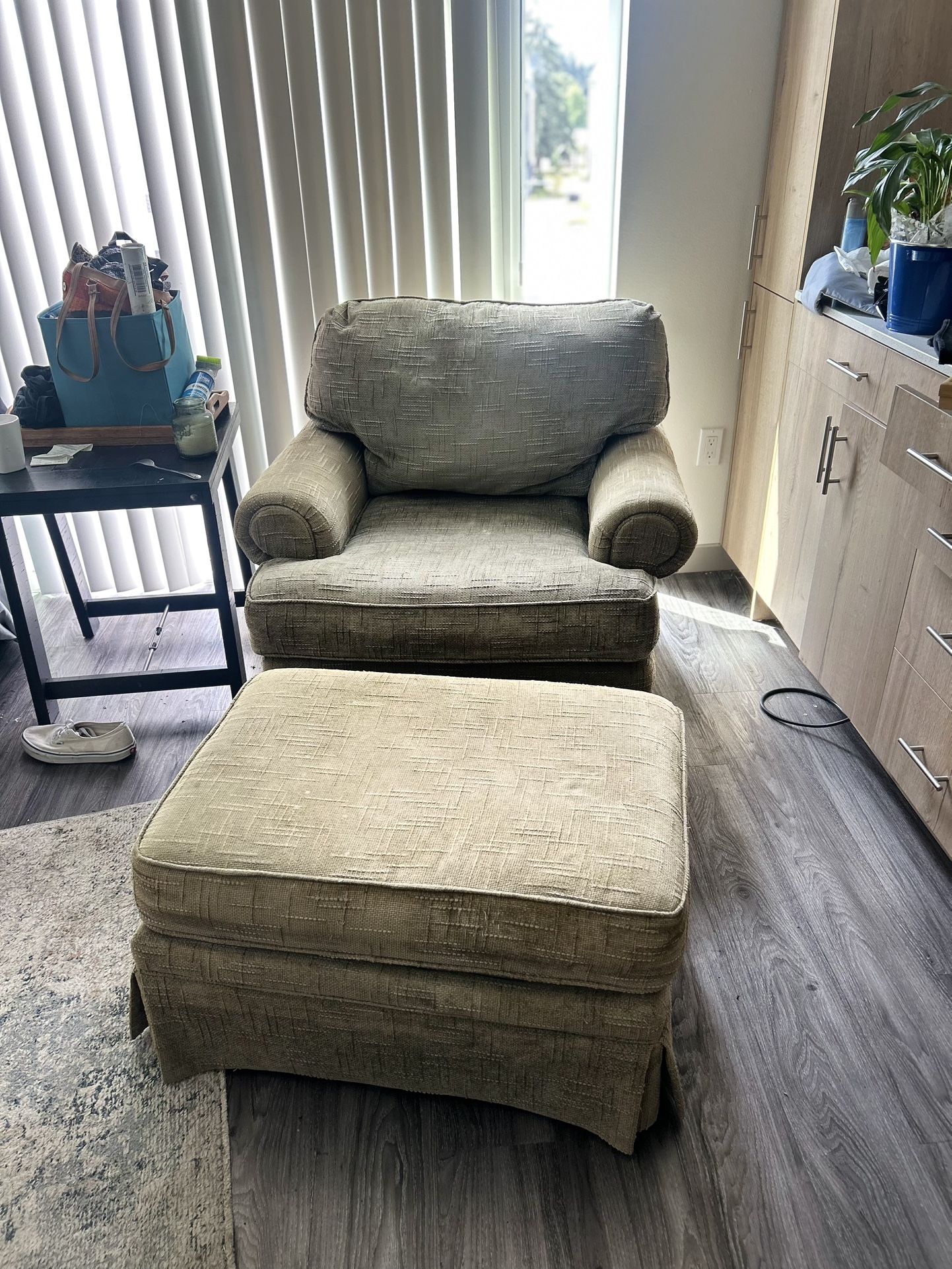 Large Comfy Chair And Ottoman