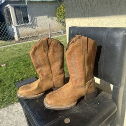Brand new brown Ariat boots