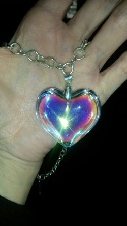Glass heart pendant necklace. More GREAT VALENTINES DAY jewelty!