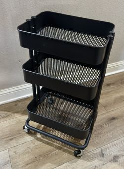 Three-Tier Black Metal Rolling Cart with Mesh Shelves 💵 Carro con Ruedas de Metal Negro de Tres Niveles con Estantes de Malla