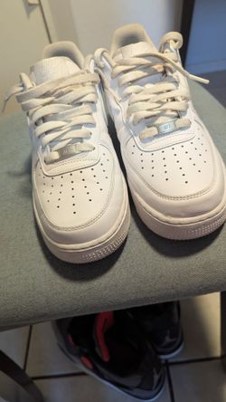 Nike Air Force 1 Men's size 9.5 White  Casual  Shoes Sneakers