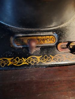 Singer Antique Sewing machine