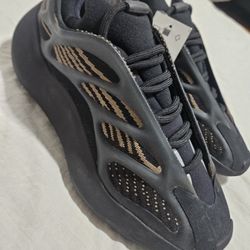 Yeezy 700 V3