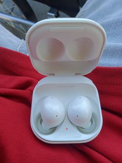 White Samsung SM-R177 bluetooth earbuds