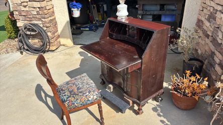 Queen Anne Desk