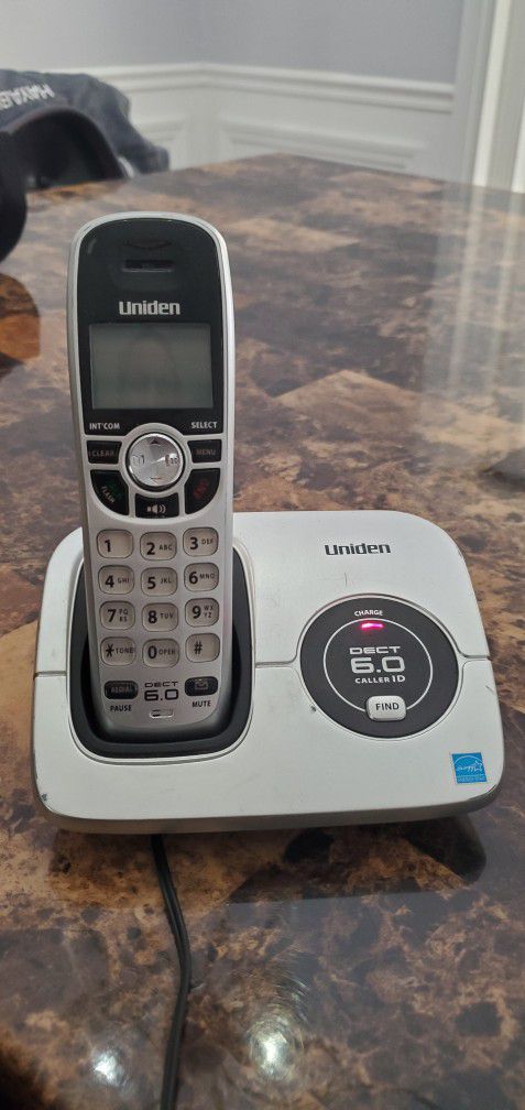Uniden DECT1560 cordless phone with power cord and phone cord
