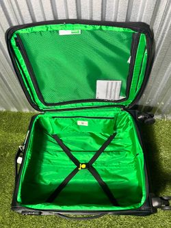 NEW Benetton 23” Softside Spinner Luggage / Suitcase
