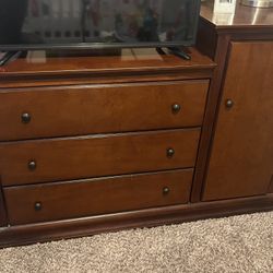 Dresser/Changing Table Very sturdy