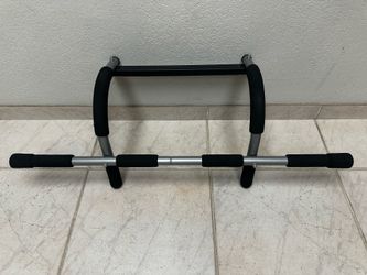 Over the door pull up bar