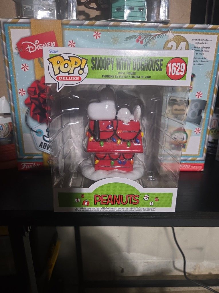 Funko Pop Snoopy With Doghouse